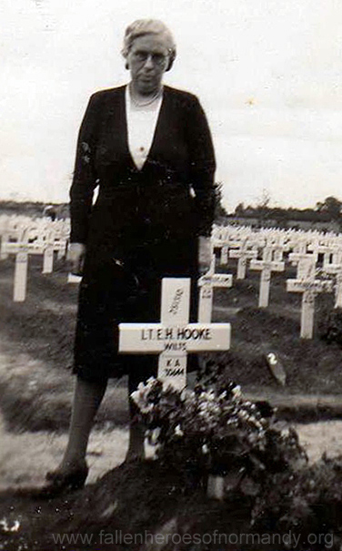 15826 00057 Lieutenant Edward Henry Hooke cross mother Winifred July 1946WEB