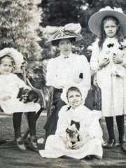 41bcrop-Gladys-Miss-Linton-Elaine-Dorothy-1914Comp.jpg